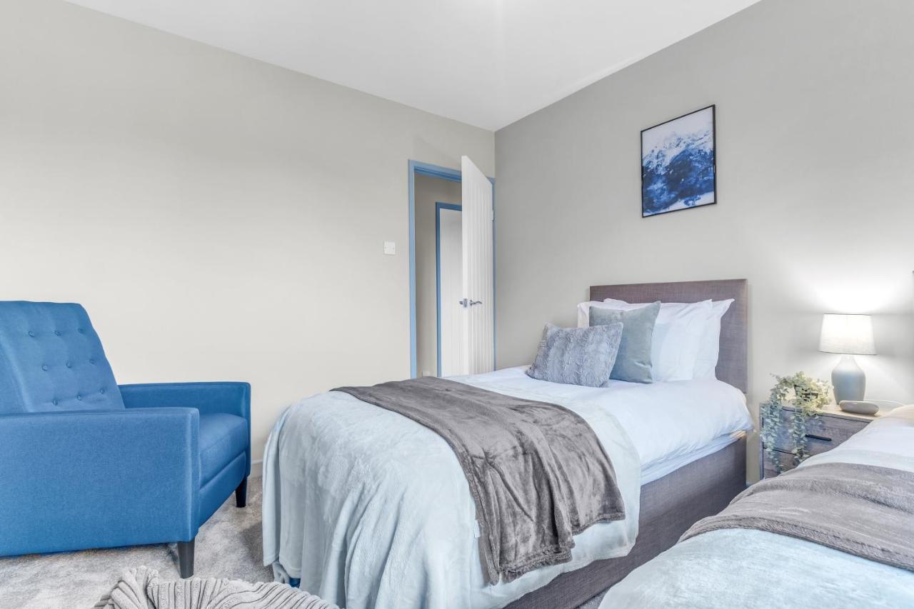 Mk 2-Bedroom Contractor'S Gem, 5 Beds, Sleeps 6, Free Parking Milton Keynes Bagian luar foto