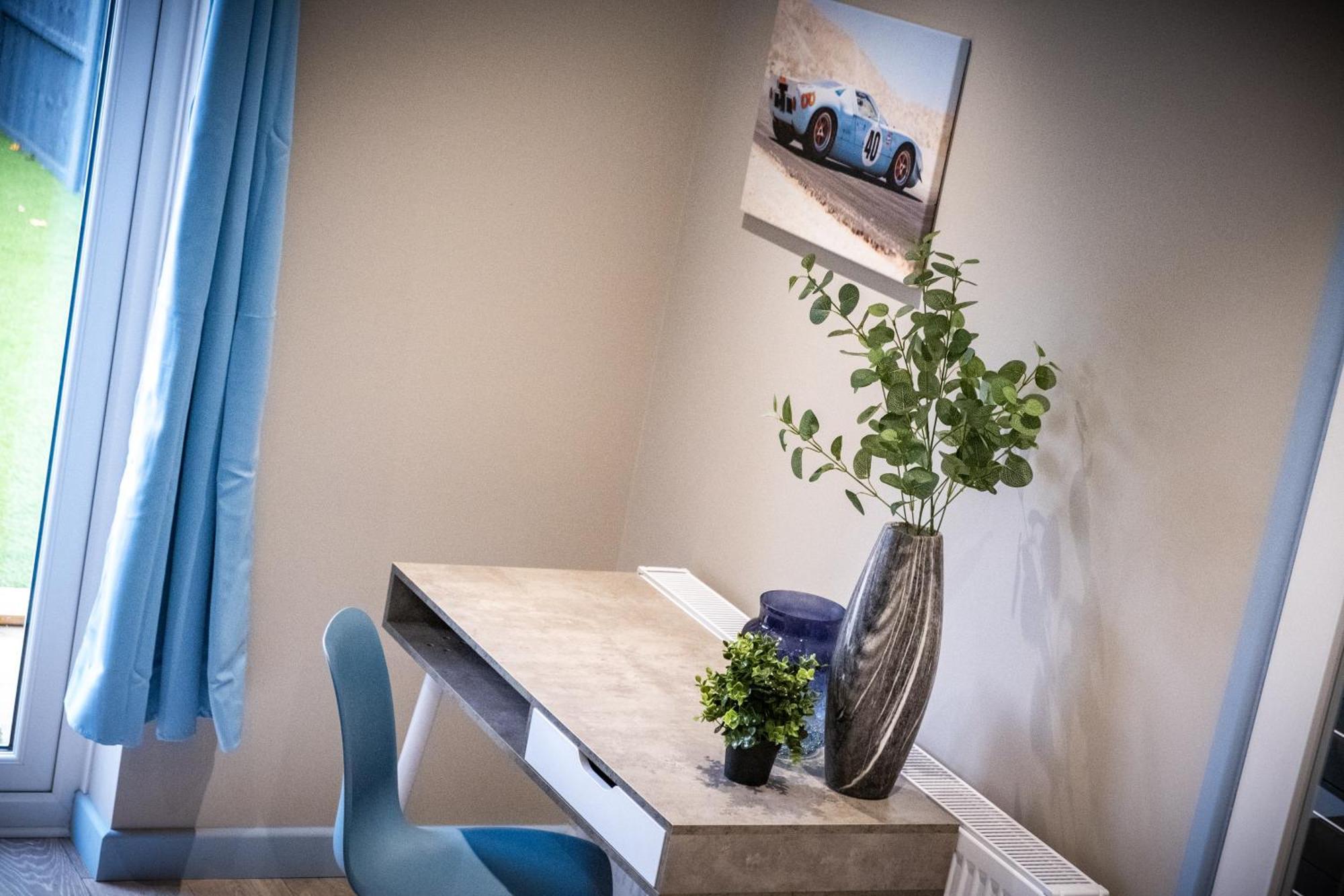 Mk 2-Bedroom Contractor'S Gem, 5 Beds, Sleeps 6, Free Parking Milton Keynes Bagian luar foto