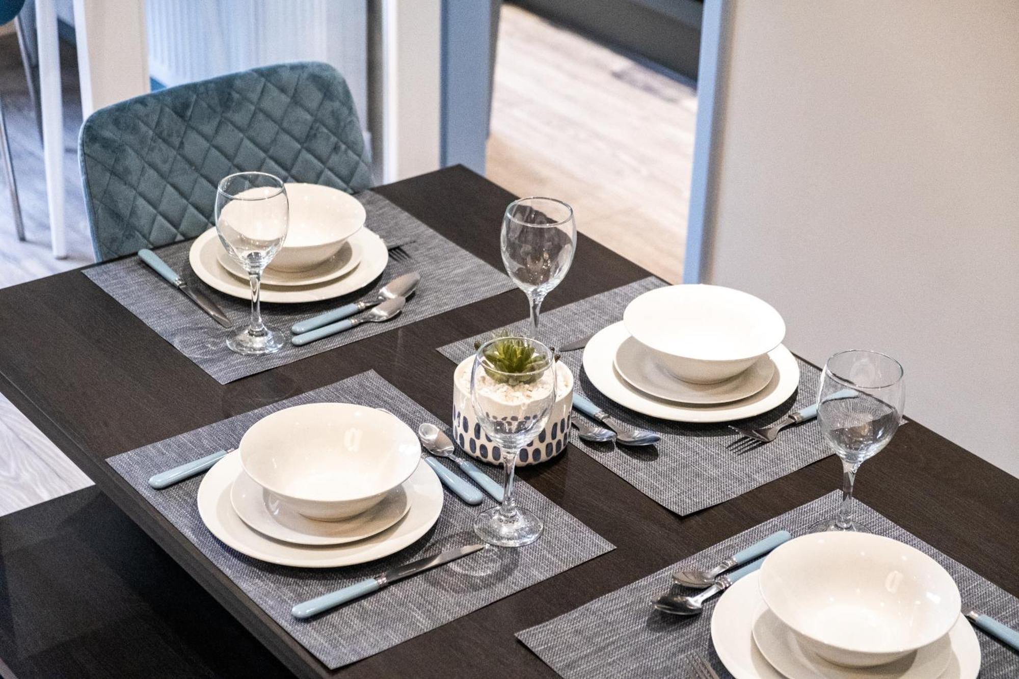 Mk 2-Bedroom Contractor'S Gem, 5 Beds, Sleeps 6, Free Parking Milton Keynes Bagian luar foto