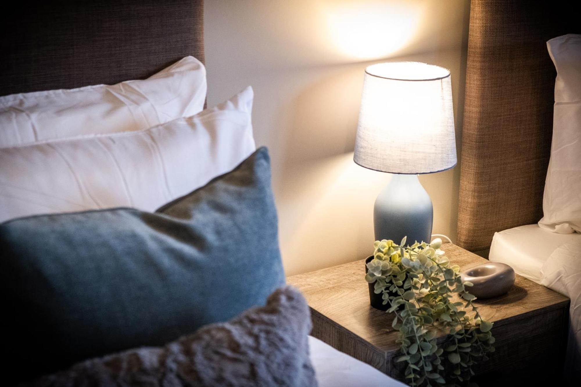 Mk 2-Bedroom Contractor'S Gem, 5 Beds, Sleeps 6, Free Parking Milton Keynes Bagian luar foto
