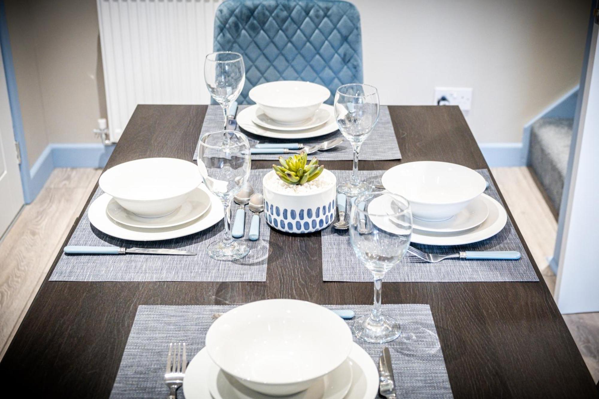 Mk 2-Bedroom Contractor'S Gem, 5 Beds, Sleeps 6, Free Parking Milton Keynes Bagian luar foto
