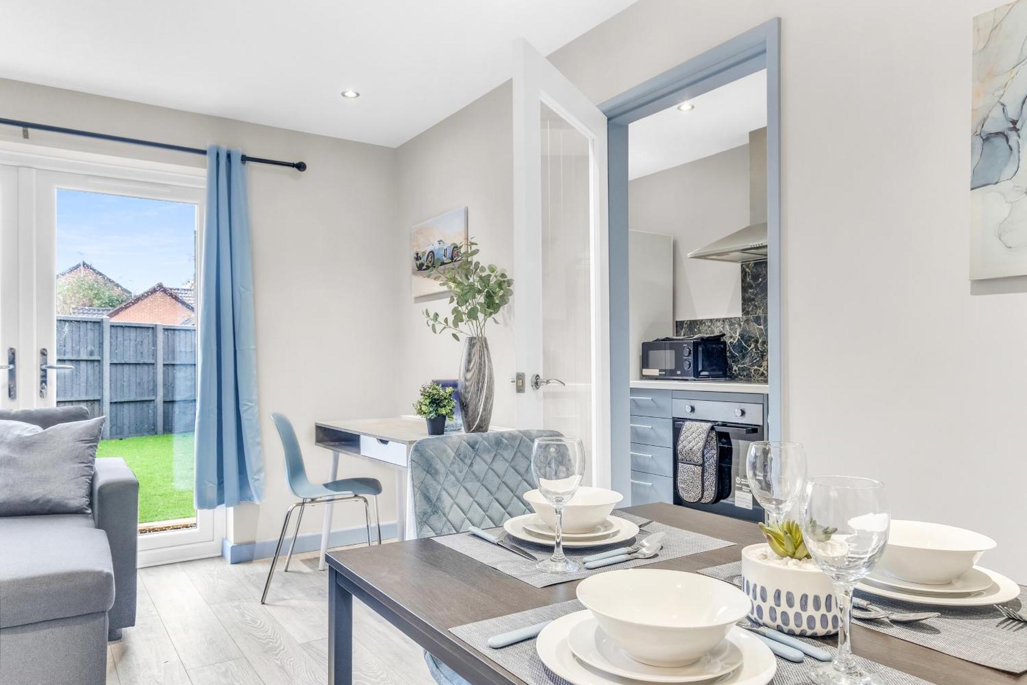 Mk 2-Bedroom Contractor'S Gem, 5 Beds, Sleeps 6, Free Parking Milton Keynes Bagian luar foto