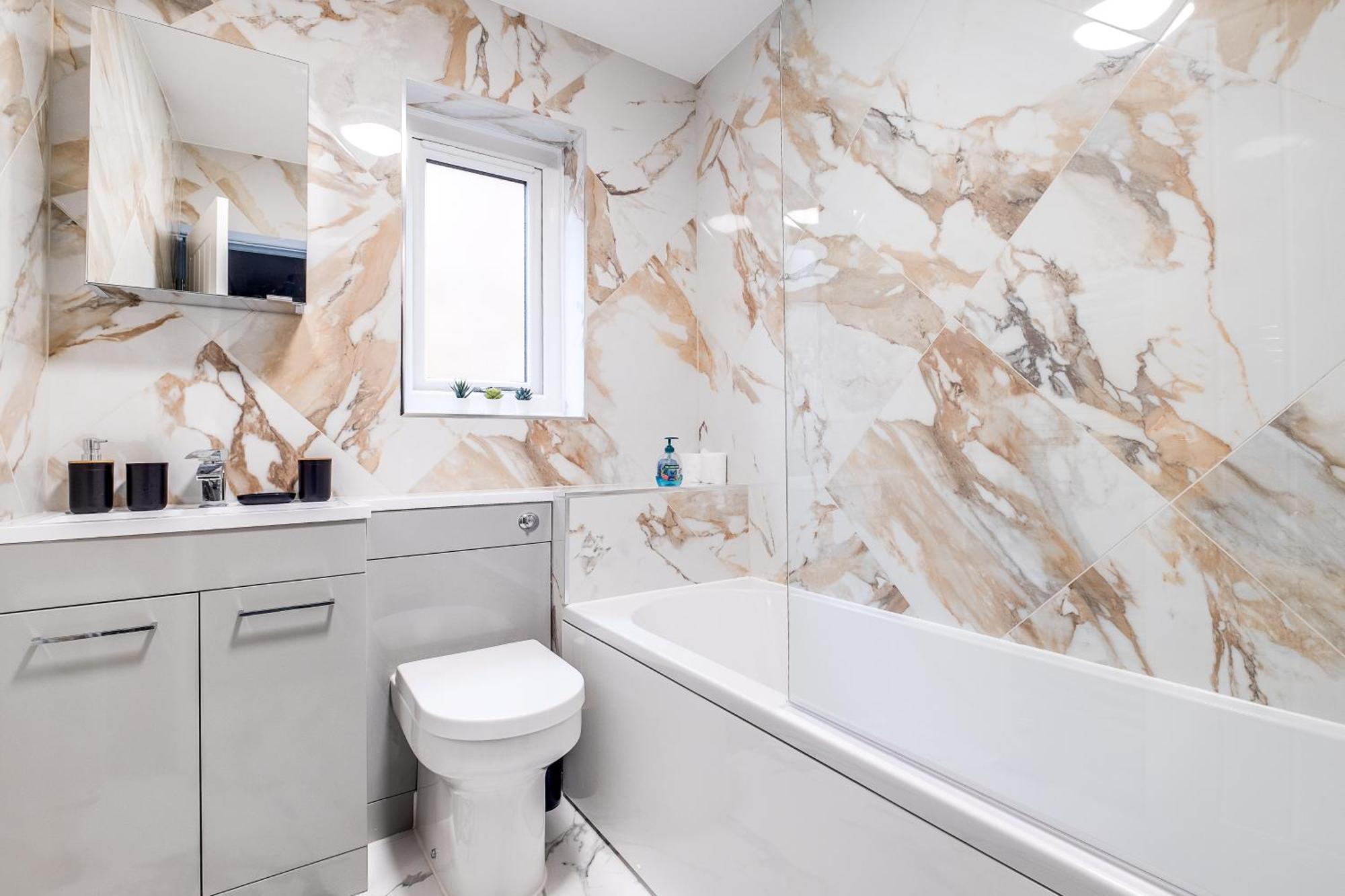 Mk 2-Bedroom Contractor'S Gem, 5 Beds, Sleeps 6, Free Parking Milton Keynes Bagian luar foto