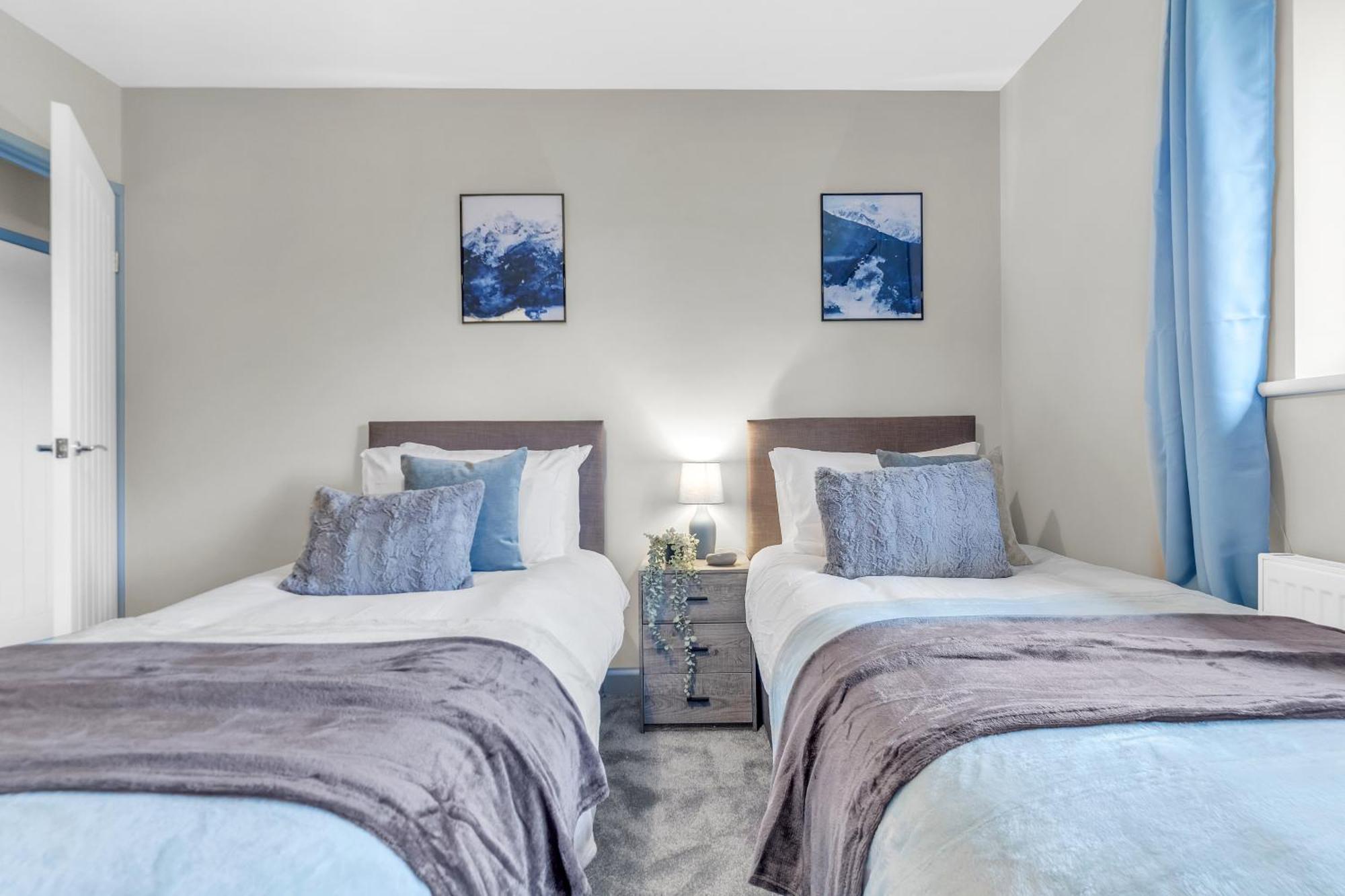Mk 2-Bedroom Contractor'S Gem, 5 Beds, Sleeps 6, Free Parking Milton Keynes Bagian luar foto