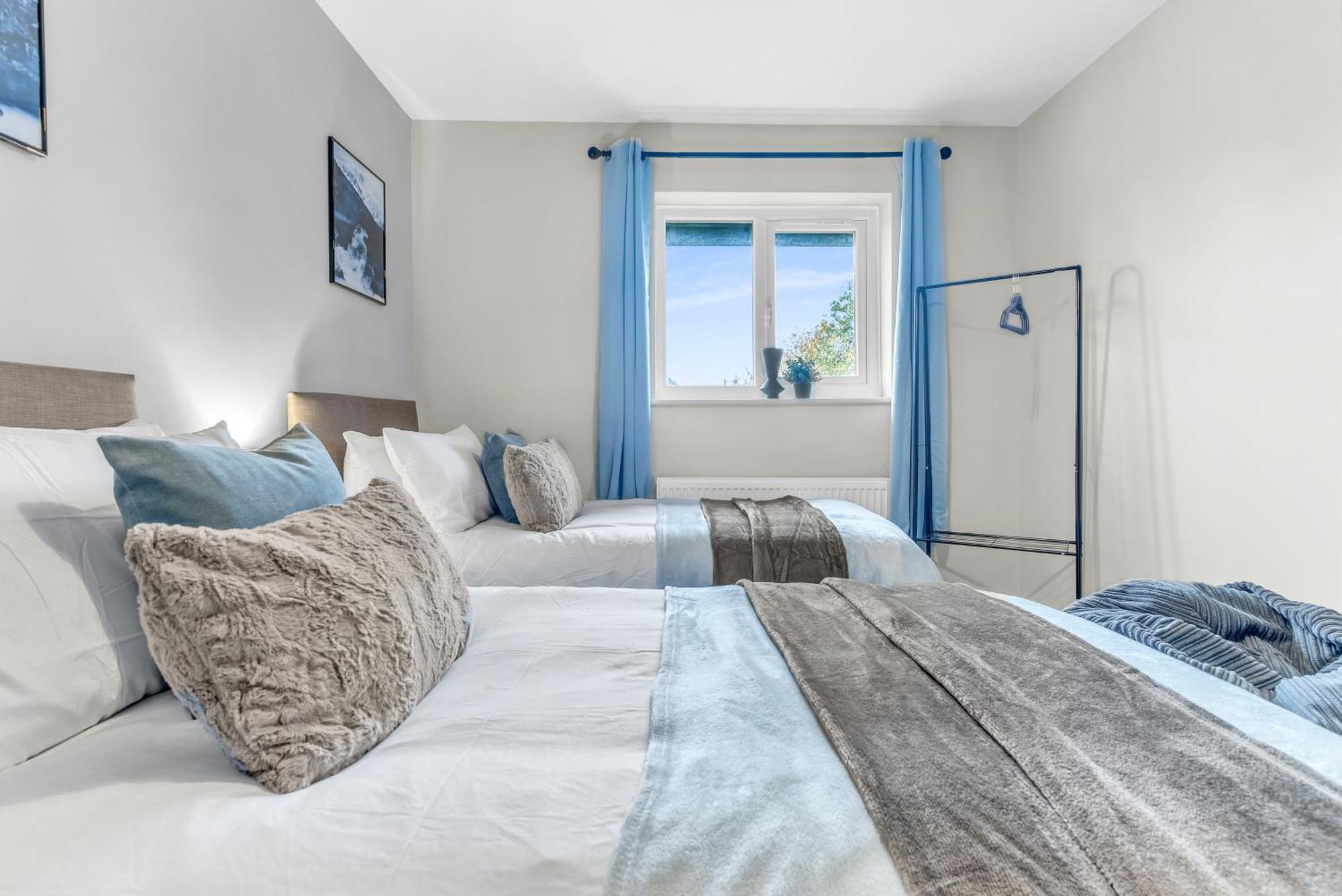 Mk 2-Bedroom Contractor'S Gem, 5 Beds, Sleeps 6, Free Parking Milton Keynes Bagian luar foto
