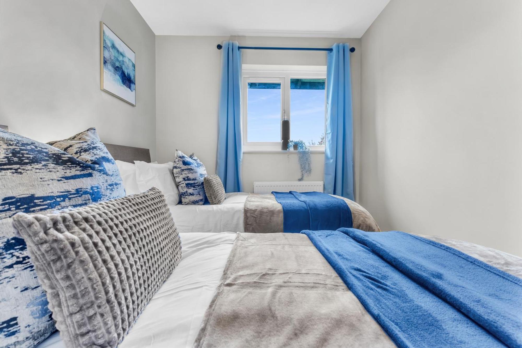 Mk 2-Bedroom Contractor'S Gem, 5 Beds, Sleeps 6, Free Parking Milton Keynes Bagian luar foto